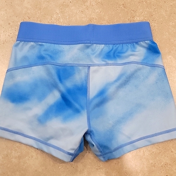 Adidas techfit Medium Compression Shorts in Blue & White. Size Small - Picture 2 of 3